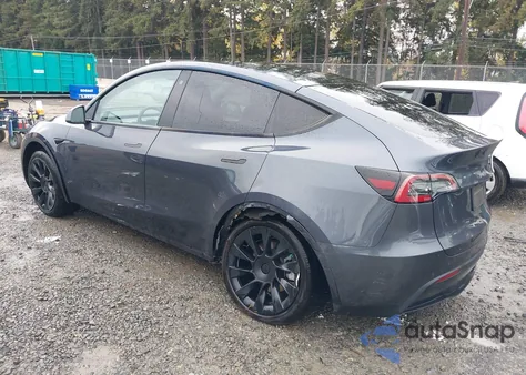 2022 Tesla Model Y Long Range Dual Motor All-Wheel Drive z USA, uszkodzony, nr VIN 7SAYGDEE8NF576652